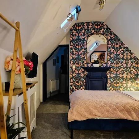 Burton Stone Bed & Breakfast 4*