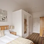 Bed and breakfast Burton Stone